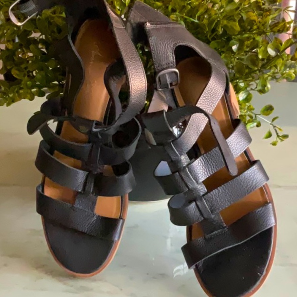 Cute sandals for the summer size 11
